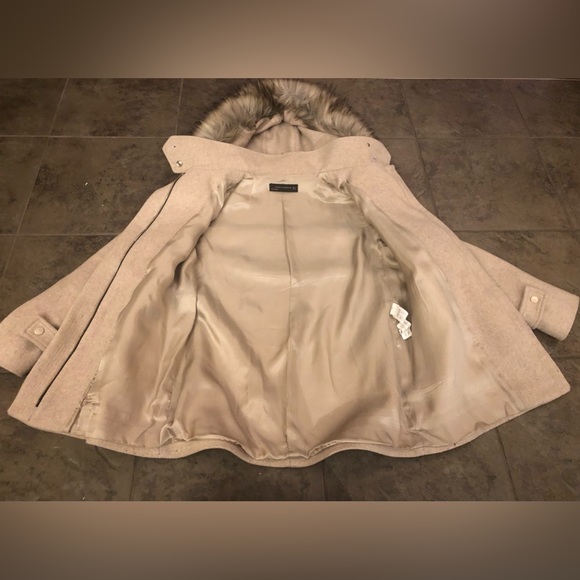 Zara Jacket with fake fur hood - Picture 7 of 7